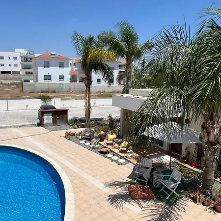 Azure Nest Oroklini 2br Shared Pool - Free Parking Apartment *