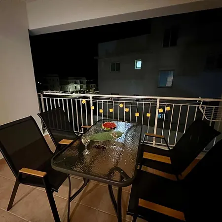 Azure Nest Oroklini 2br Shared Pool - Free Parking * Larnaca