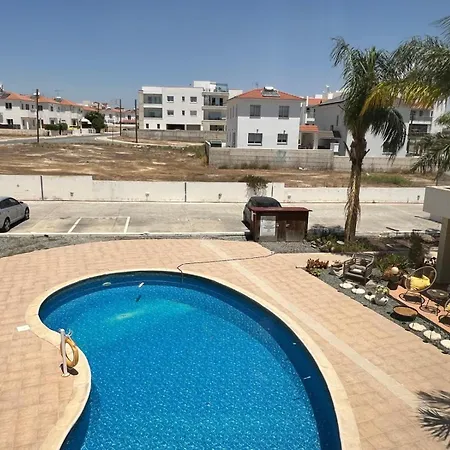 Apartment Azure Nest Oroklini 2br Shared Pool - Free Parking