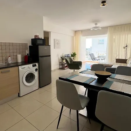 Apartment Azure Nest Oroklini 2br Shared Pool - Free Parking