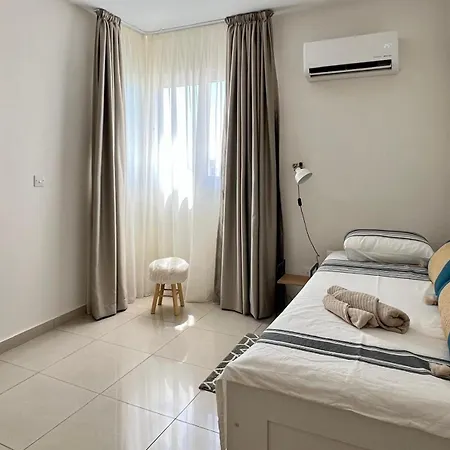 Apartment Azure Nest Oroklini 2br Shared Pool - Free Parking *
