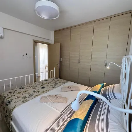 Apartment Azure Nest Oroklini 2br Shared Pool - Free Parking Larnaca