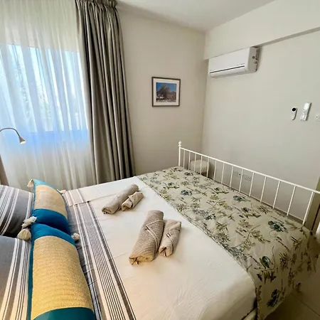 Apartment Azure Nest Oroklini 2br Shared Pool - Free Parking