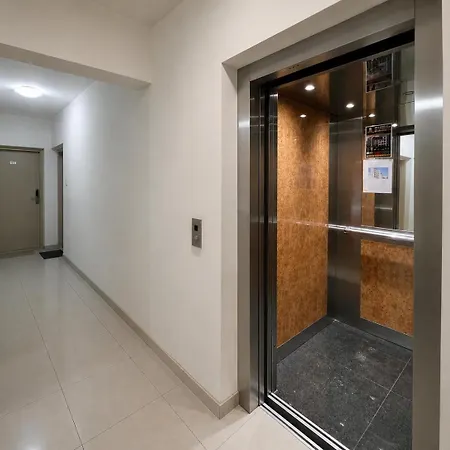 Apartment Azure Nest Oroklini 2br Shared Pool - Free Parking