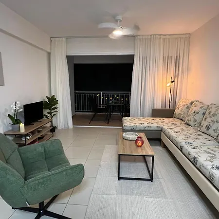 Apartment Azure Nest Oroklini 2br Shared Pool - Free Parking