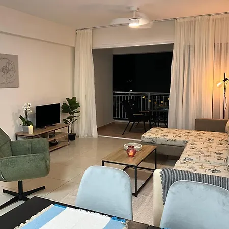 Azure Nest Oroklini 2br Shared Pool - Free Parking Apartment *