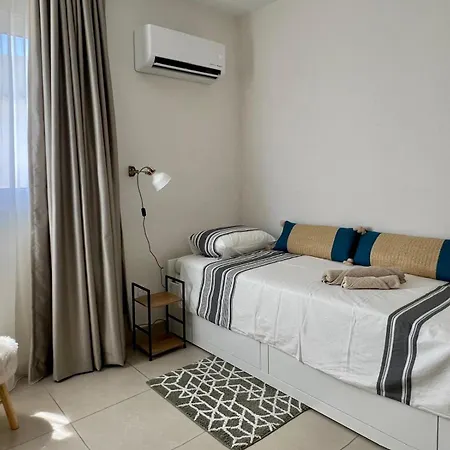 Apartment Azure Nest Oroklini 2br Shared Pool - Free Parking