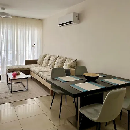 Apartment Azure Nest Oroklini 2br Shared Pool - Free Parking *