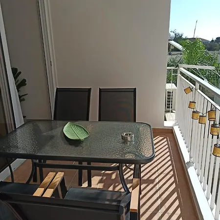 Azure Nest Oroklini 2br Shared Pool - Free Parking Apartment