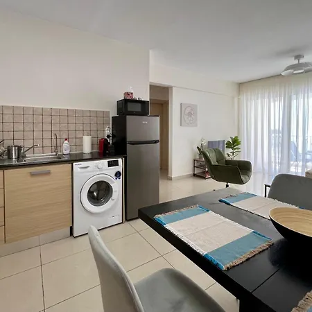 Apartment Azure Nest Oroklini 2br Shared Pool - Free Parking Larnaca