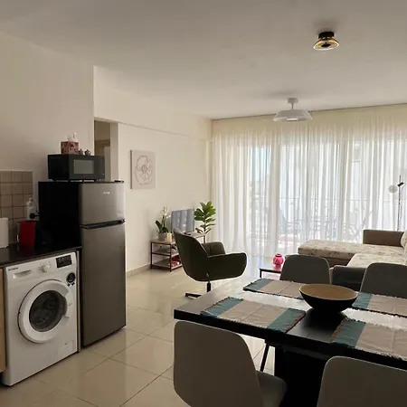 Azure Nest Oroklini 2br Shared Pool - Free Parking Larnaca