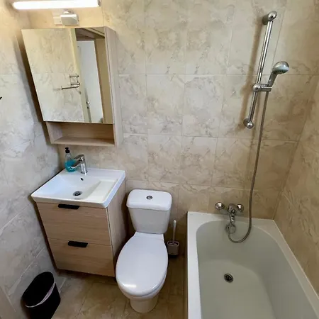 Apartment Azure Nest Oroklini 2br Shared Pool - Free Parking Larnaca